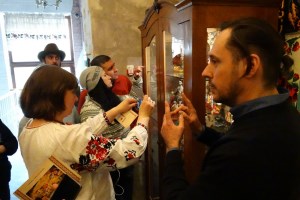 Знайомство з колекцією гуцульскою кераміки Віталія Качкана в Першій сімейній ресторації Мулярових, Івано-Франківськ